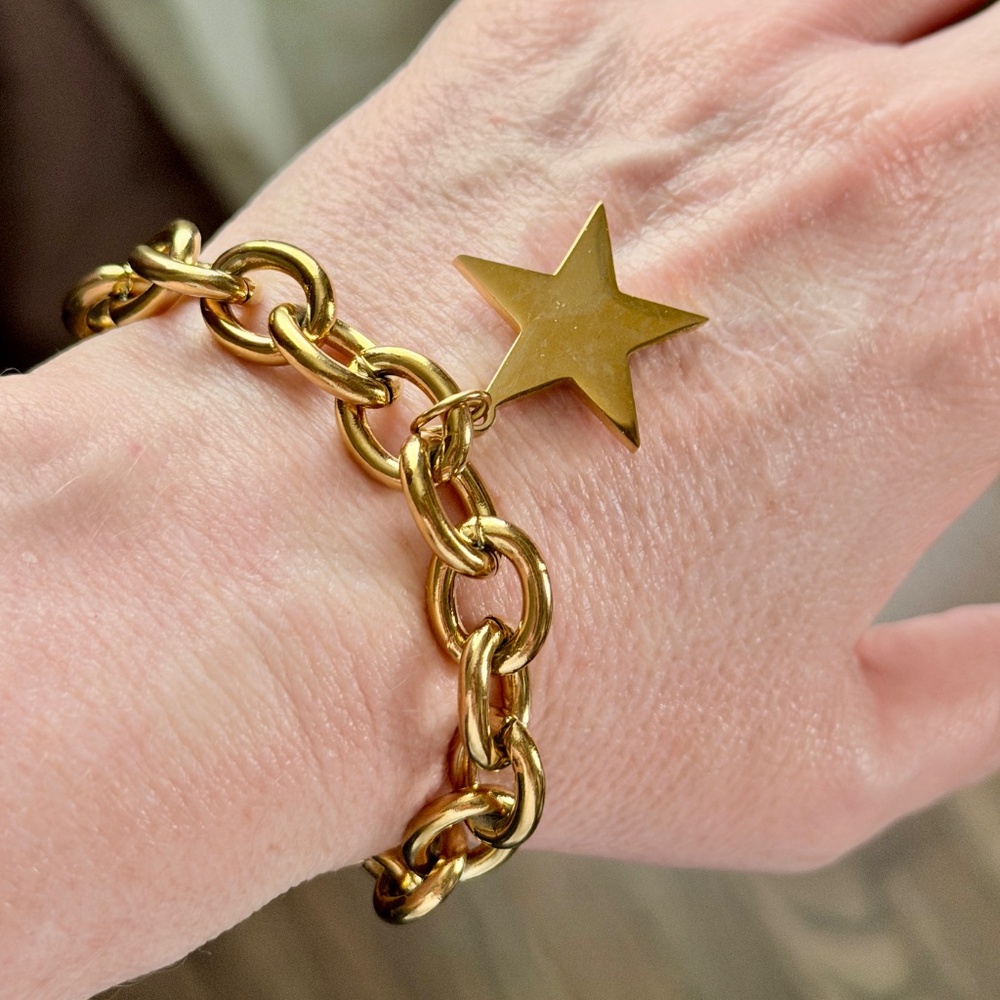 CHRISTINA GREENE | 18K Plated Chain Link Bracelet with Star Charm - Picture 5 of 7